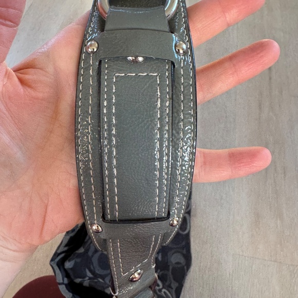 Coach Carly Bag - Picture 9 of 12